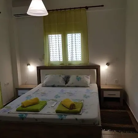 Lucy Apartament * Kamena Vourla